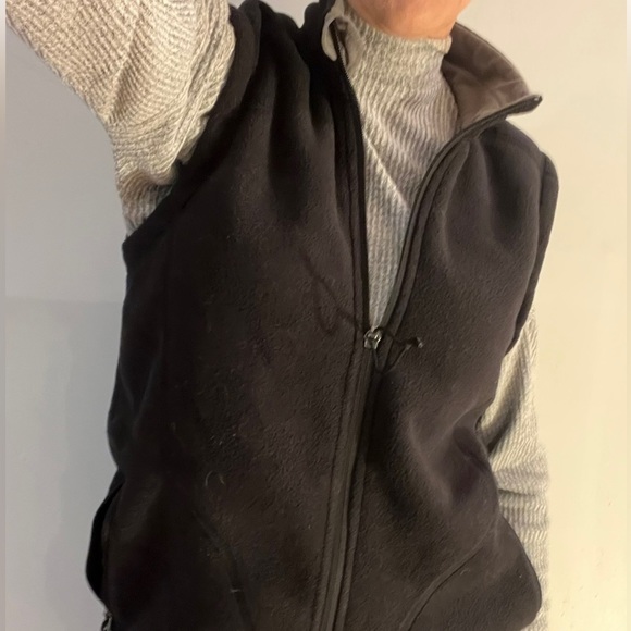 Black MEC fleece vest - Picture 7 of 16